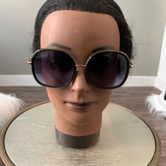 😁 The Limited Oversized Black Sunglasses - Picture 1 of 8